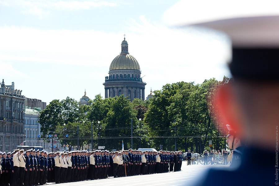 военные и кадеты на дворцовой площади
